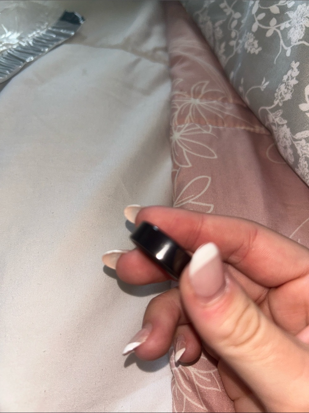 Gen 3 oura ring black lightly used small scratches comes with charger size 10